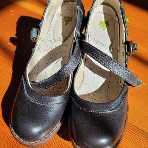 El Naturalista Black Mary Jane's Size 7